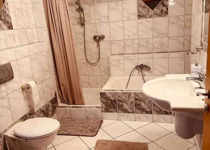 Haus 9 公寓 拉尔